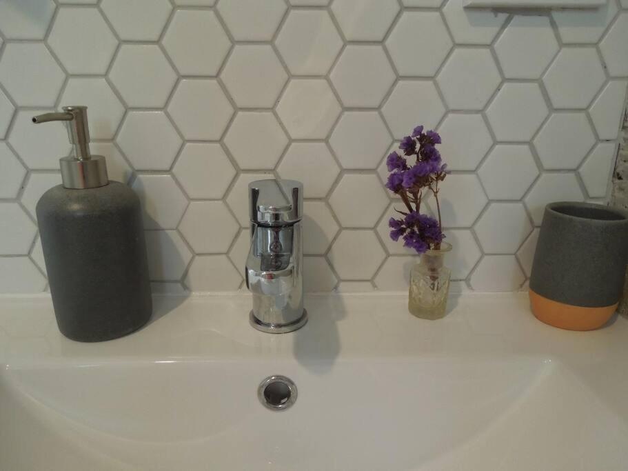 Raglan, Walk To Harbour And Town, Garden Views Apartment Luaran gambar