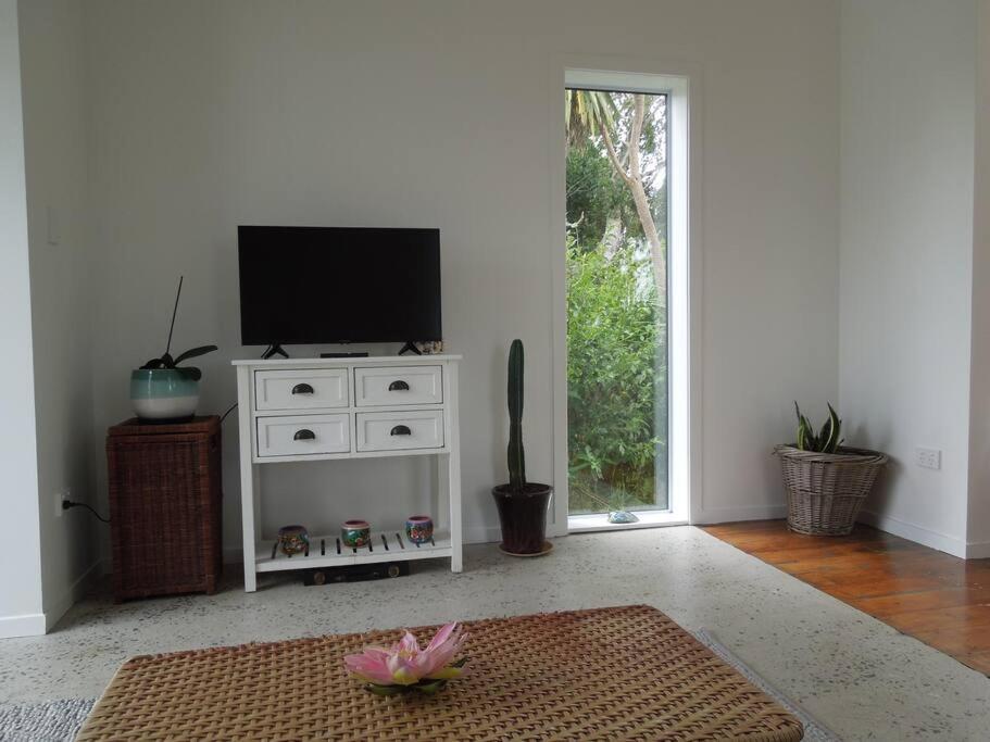 Raglan, Walk To Harbour And Town, Garden Views Apartment Luaran gambar